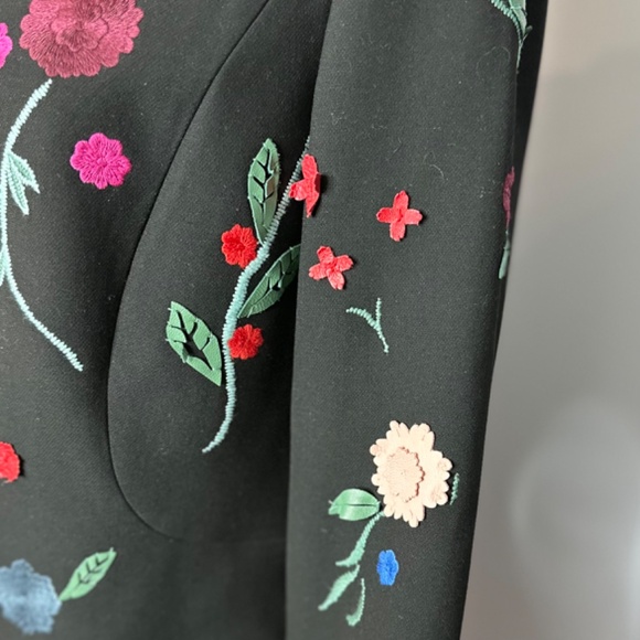 Carlisle Collection Black fitted blazer w/colorful appliqué flowers. Size 8 EUC - Picture 6 of 15